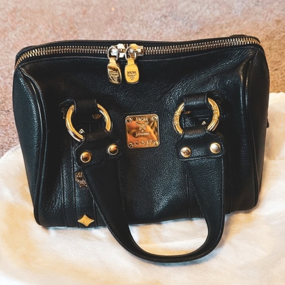 MCM Munchen Genuine Leather Small Gold Accent Purse EUC 100% Authentic